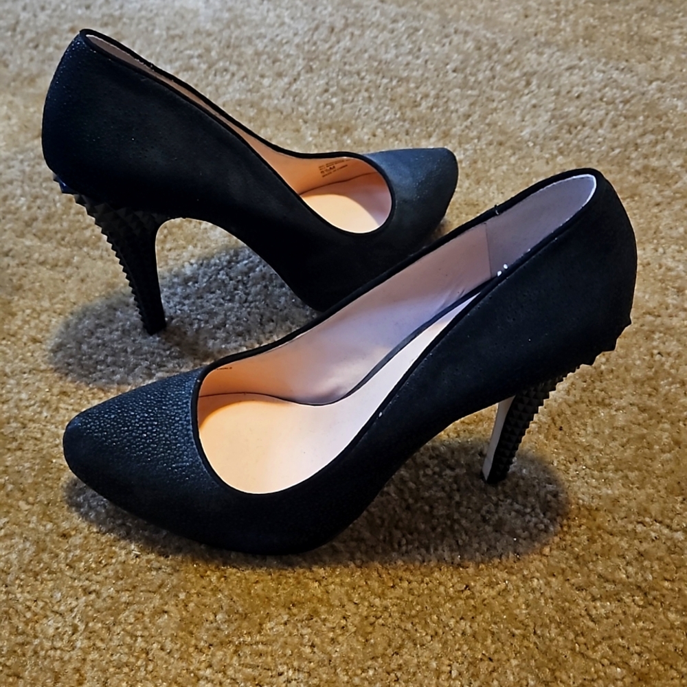 INC black shimmer dress heel with studded heel detail, 8.5